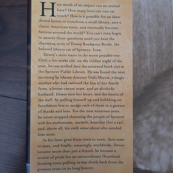 Dewey: The Small-Town Library Cat Who Touched the World - Picture 5 of 6